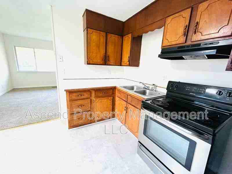 4606 Norcross Rd #B - Photo 7 of 9