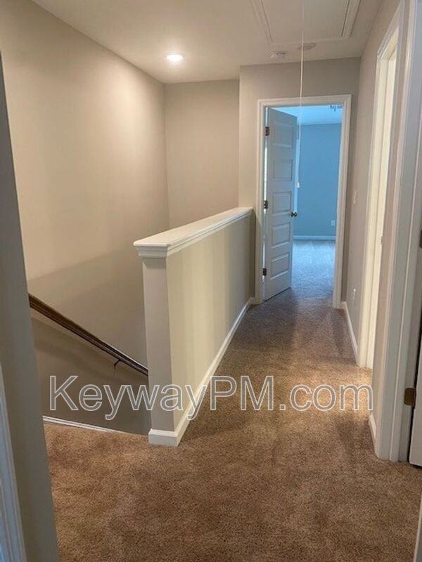 1061 Linsmore Ave - Photo 5 of 16