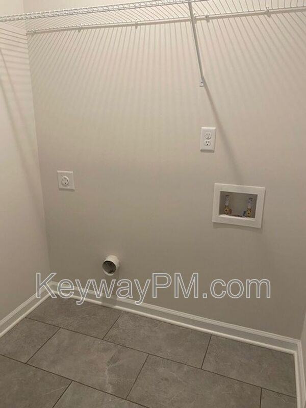 1061 Linsmore Ave - Photo 6 of 16