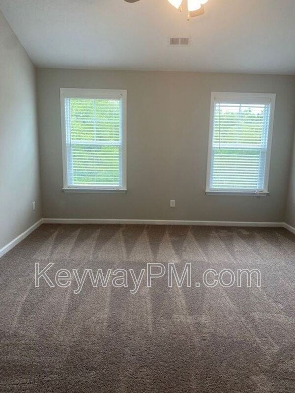 1061 Linsmore Ave - Photo 7 of 16