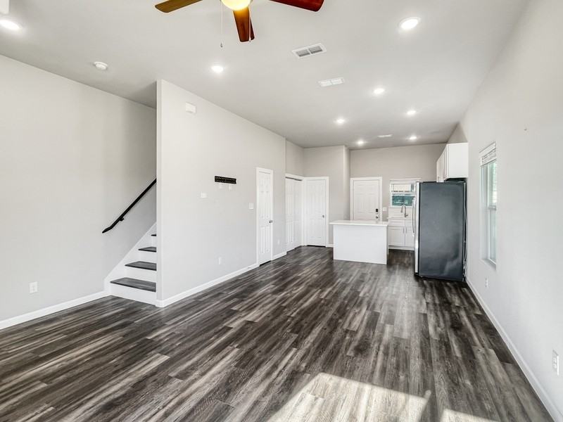 3223 Chenault St - Photo 2 of 17