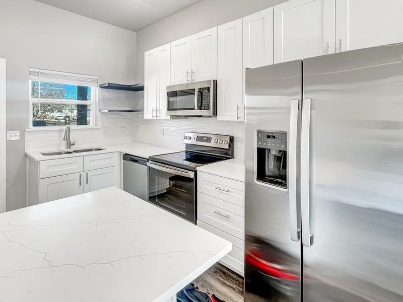 3223 Chenault St - Photo 4 of 17