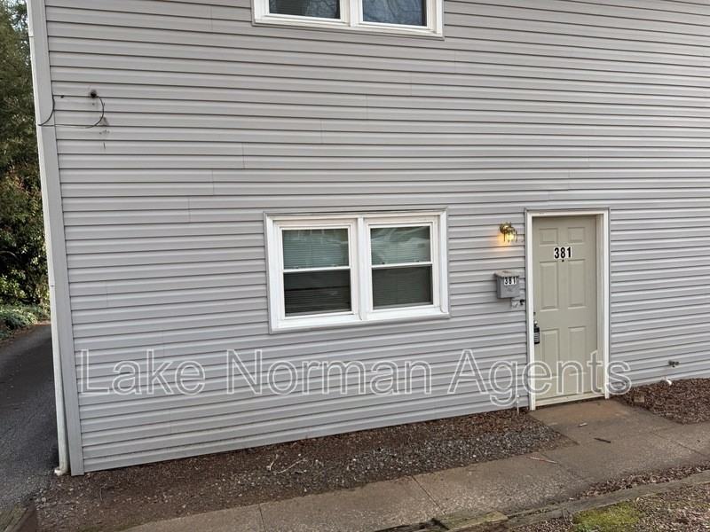 381 20th Ave Ne - Photo 2 of 8