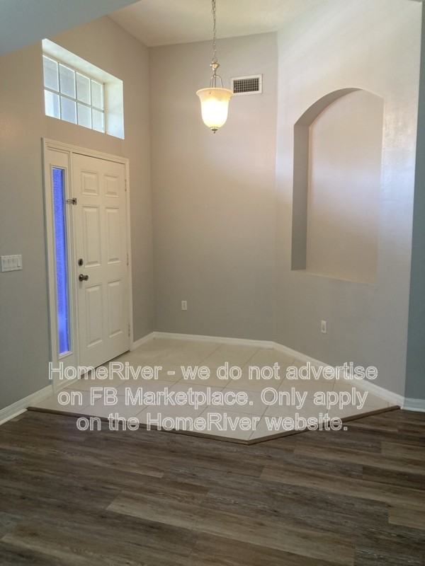 1762 Holton Rd - Photo 3 of 23