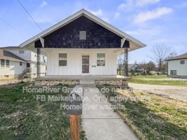 featured image of 4525 Booth St