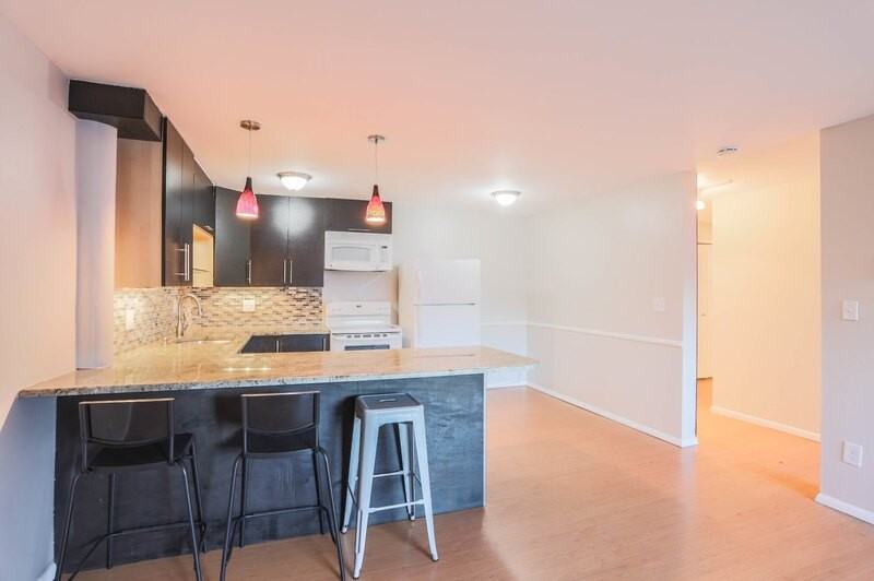 1243 Gaylord St - Photo 4 of 17