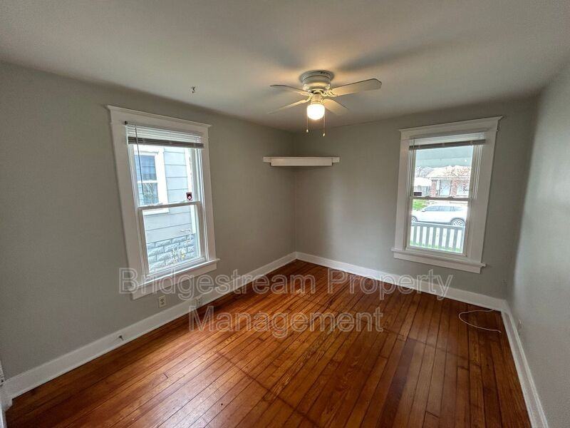 2327 Eastview Ave - Photo 7 of 16