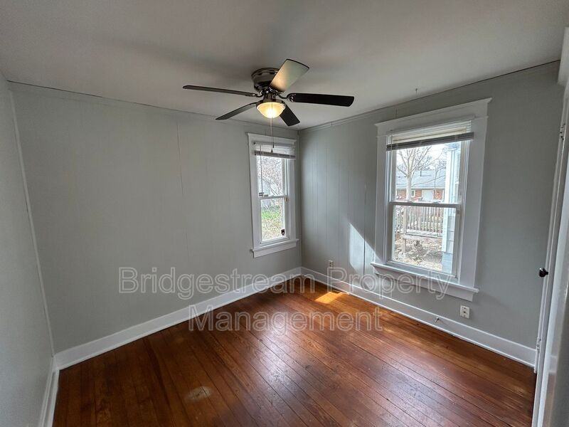 2327 Eastview Ave - Photo 6 of 16