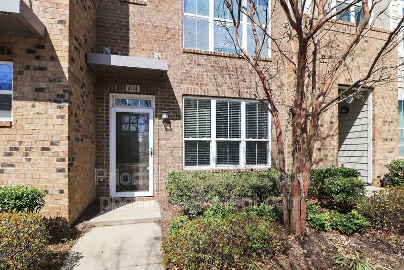 1614 Pat Garrett St - Photo 2 of 22