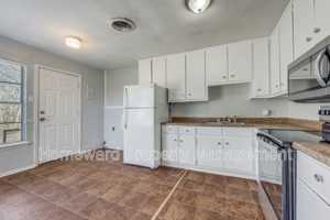featured image of 7 Pershing Dr