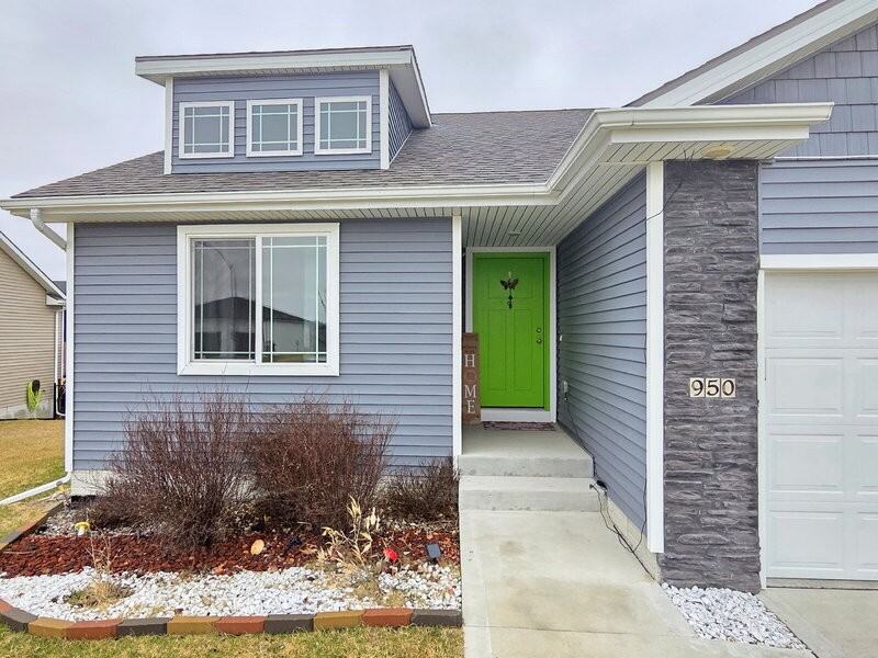 950 8th St - Photo 2 of 33