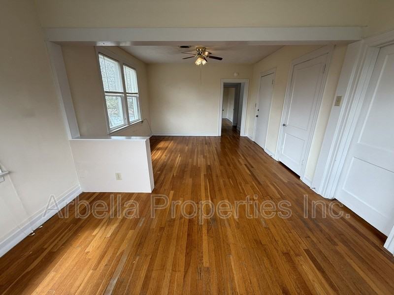 707 E Unaka Ave #4 - Photo 3 of 18