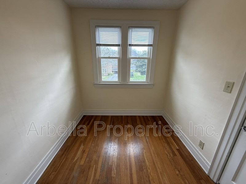 707 E Unaka Ave #4 - Photo 7 of 18