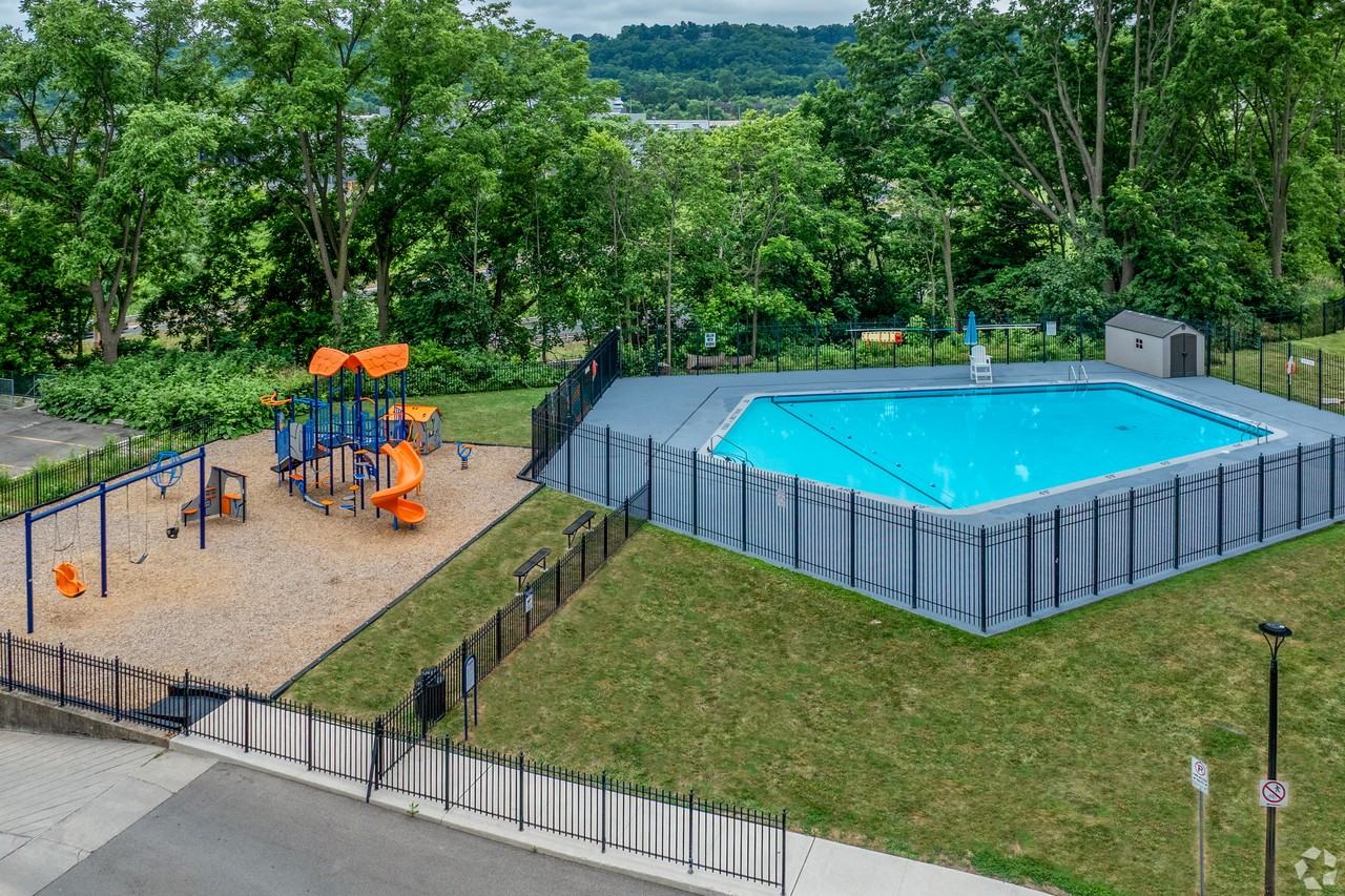 Camelot Towers: 981 Main Street - Photo 3 of 17