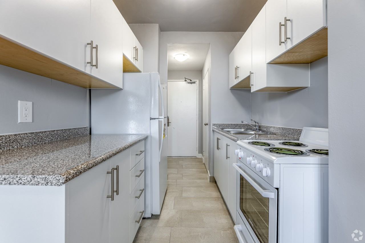 Camelot Towers: 981 Main Street - Photo 7 of 17