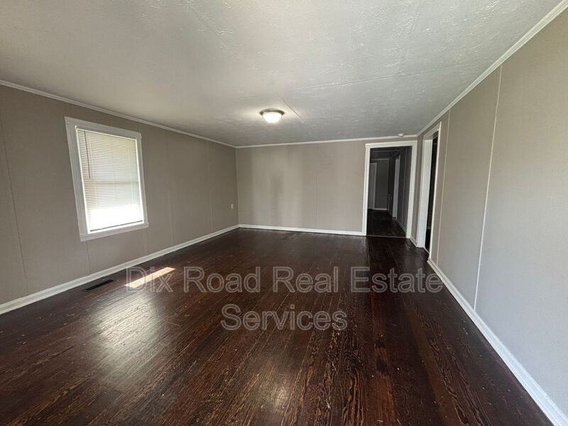 1937 Pater Ave - Photo 3 of 37