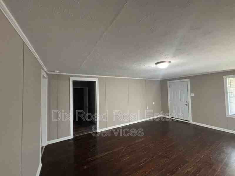 1937 Pater Ave - Photo 5 of 37