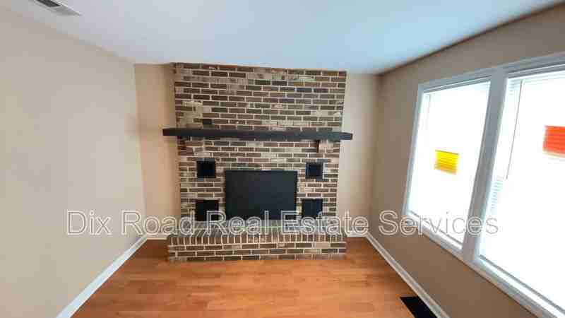 1425 Welsh Ave - Photo 7 of 29