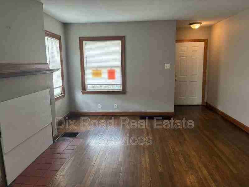 112 Iroquois Ave - Photo 3 of 35