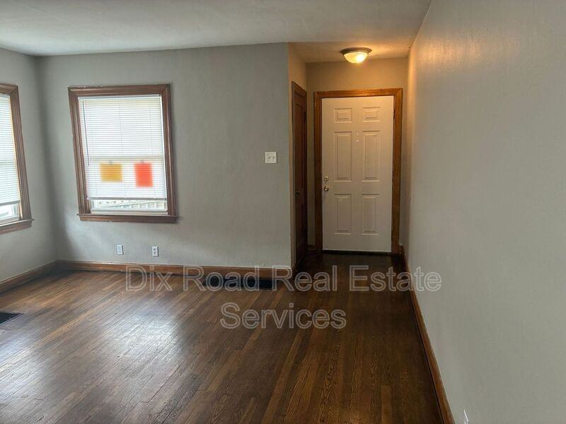 112 Iroquois Ave - Photo 4 of 35