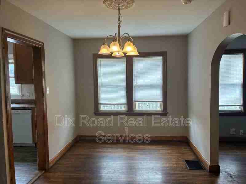 112 Iroquois Ave - Photo 6 of 35