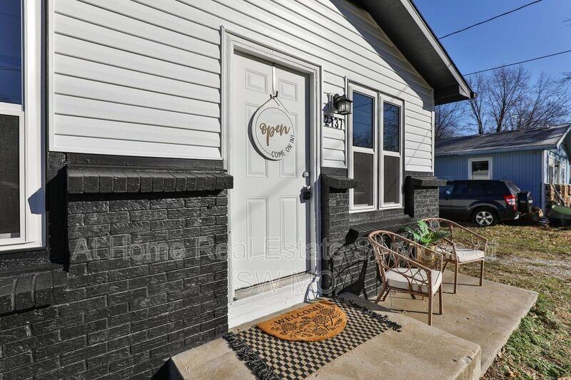 2137 W Brower St - Photo 2 of 15