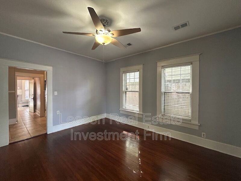 403 Merrick St - Photo 6 of 15