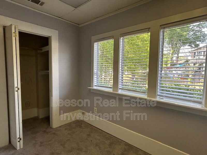 403 Merrick St - Photo 7 of 15