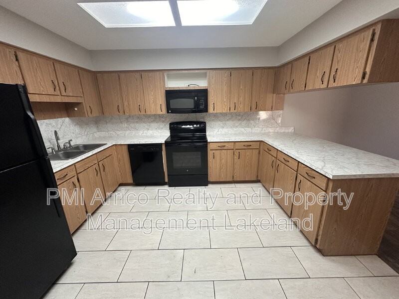 3211 Julia Ct - Photo 2 of 12