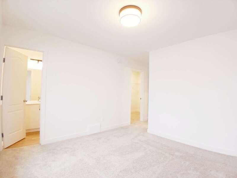 1926 209 St Nw - Photo 5 of 22