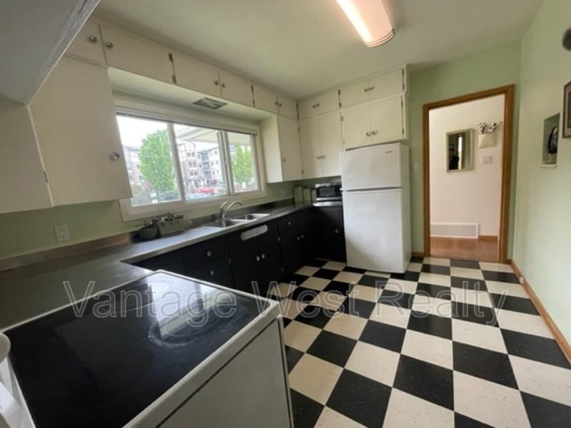 841 Saucier Ave - Photo 3 of 13