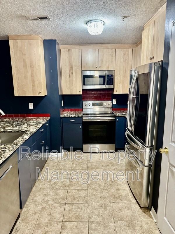 203 Sturbridge Dr - Photo 3 of 22