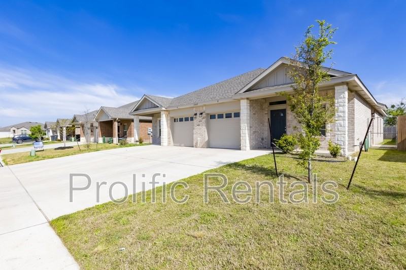 3509 Abraham Dr - Photo 3 of 27