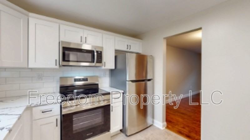 569 Center St #7 - Photo 2 of 17