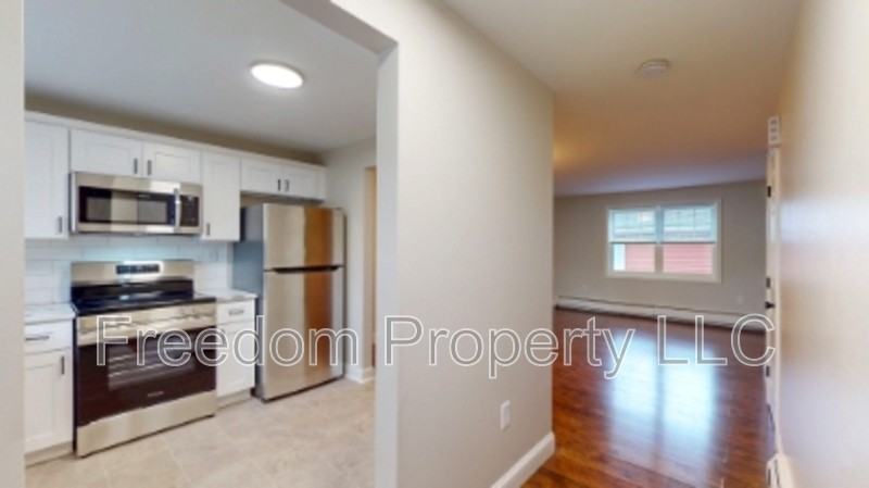 569 Center St #7 - Photo 4 of 17