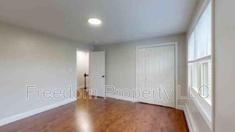 569 Center St #7 - Photo 6 of 17