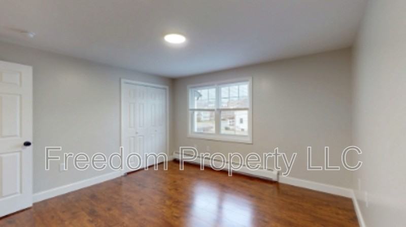 569 Center St #7 - Photo 7 of 17