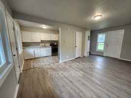 featured image of 2831 Ne Center St #1
