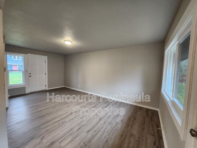 2831 Ne Center St #1 - Photo 2 of 19