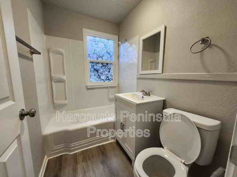 2831 Ne Center St #1 - Photo 6 of 19