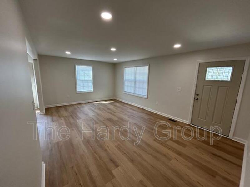 203 Floyd St - Photo 6 of 15