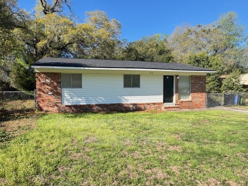 4794 Gardiner Dr - Photo 2 of 13