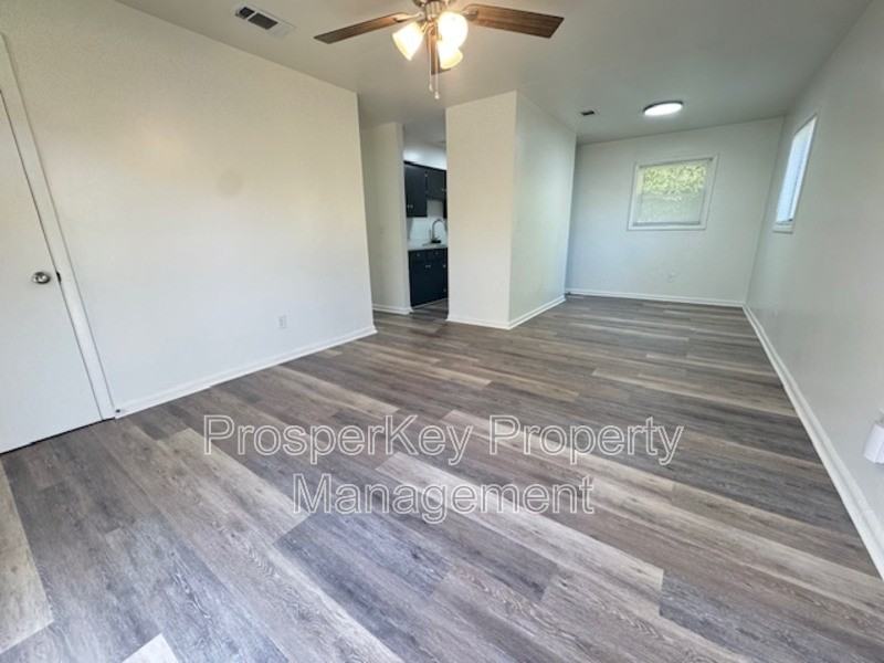 4794 Gardiner Dr - Photo 4 of 13