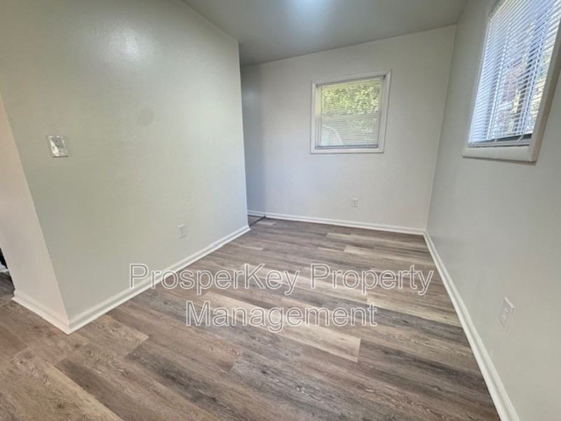 4794 Gardiner Dr - Photo 5 of 13