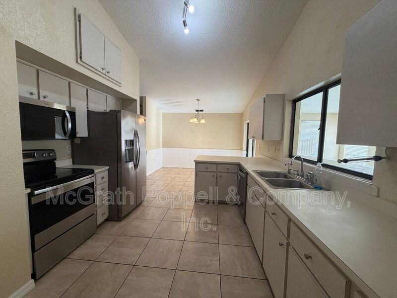 3319 Duff Rd - Photo 5 of 31
