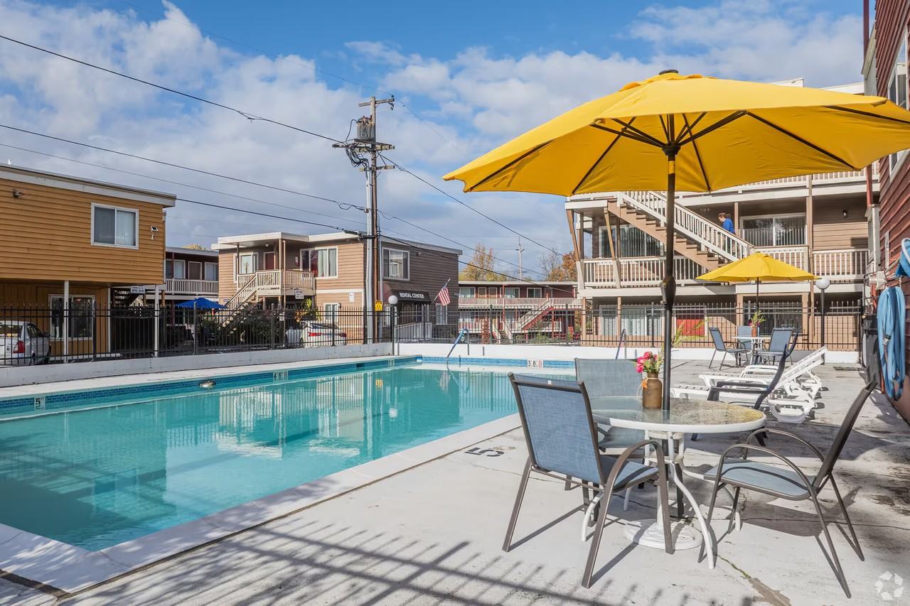 Willamette Terrace Apartments - Photo 2 of 27