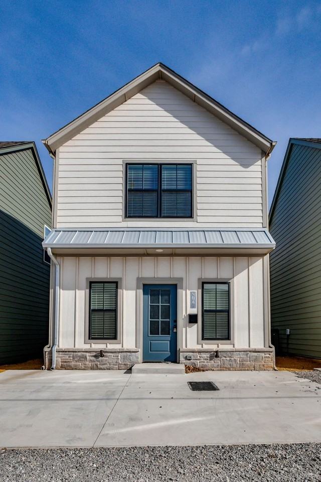 604 W 2nd St #110 - Photo 3 of 36