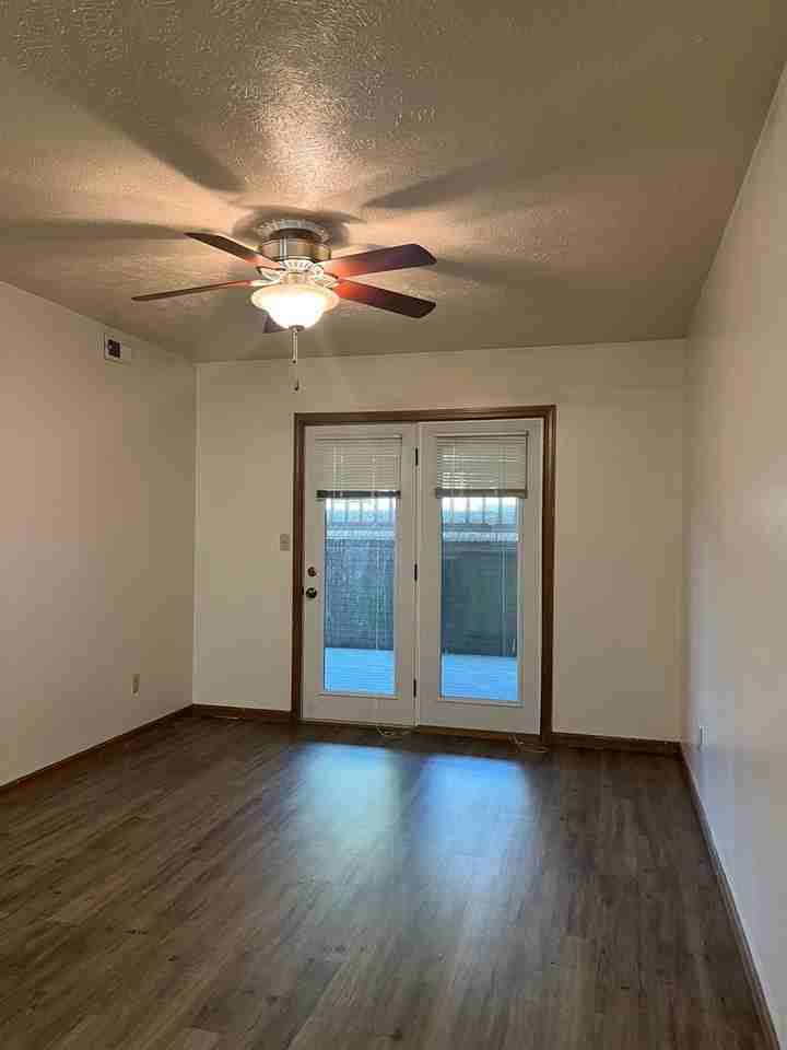 400 S Grant - Photo 3 of 35