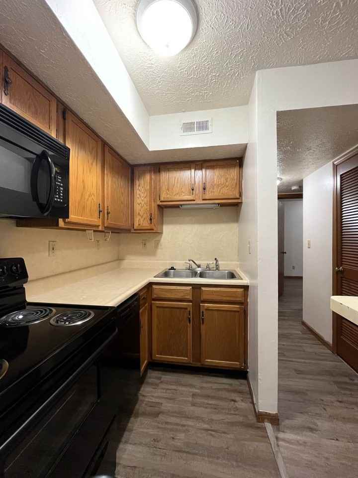 400 S Grant - Photo 4 of 35