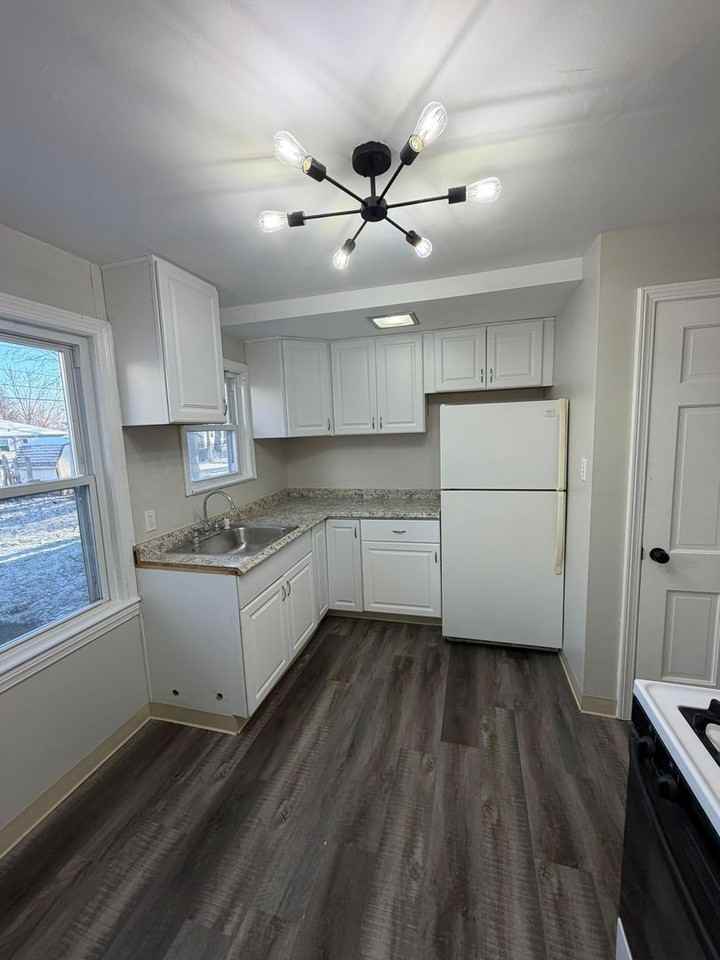 4935 Edsal Dr - Photo 5 of 16